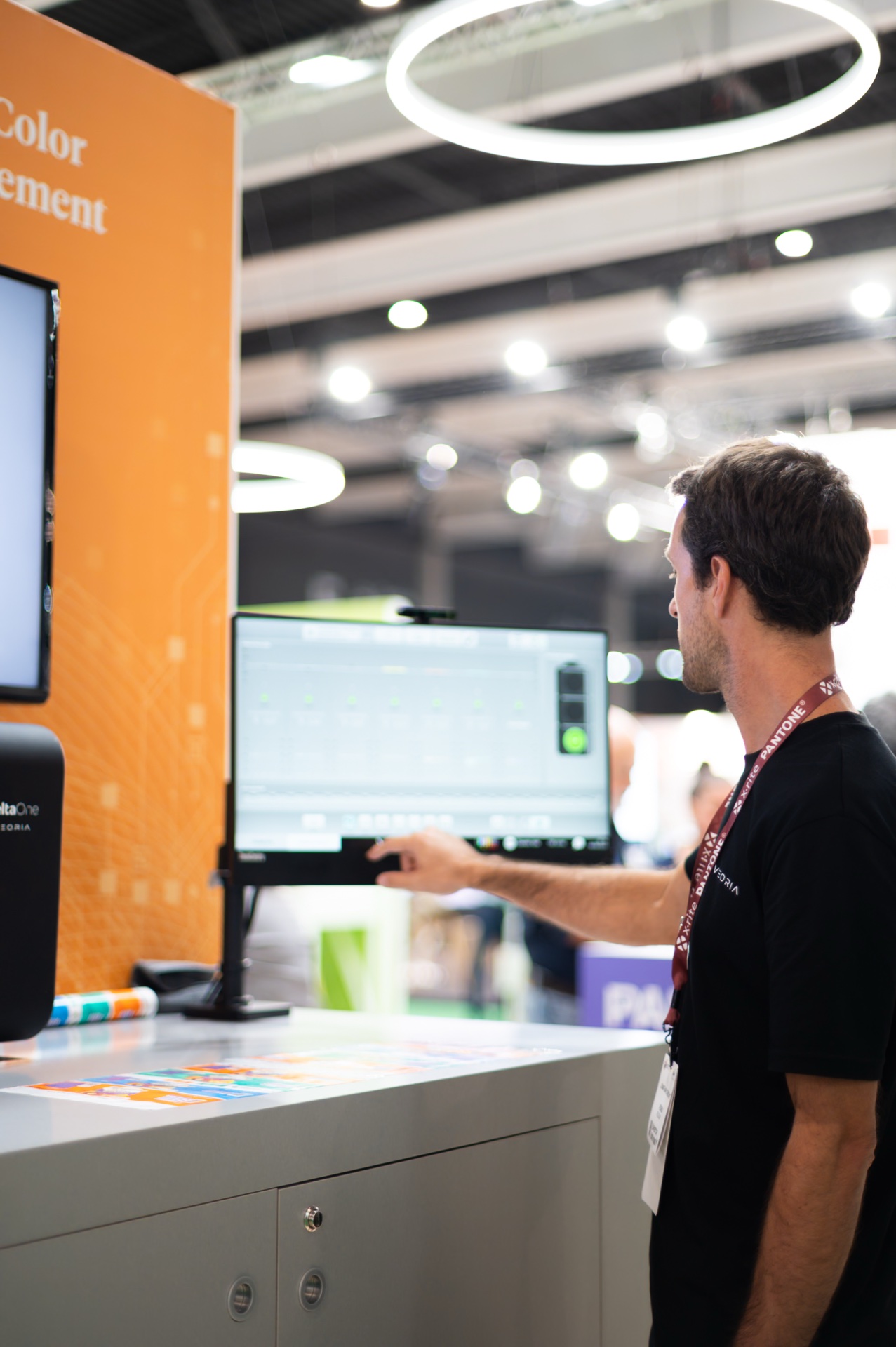 An operator reading per-ink color data on the DeltaOne screen at LabelExpo Europe 2025